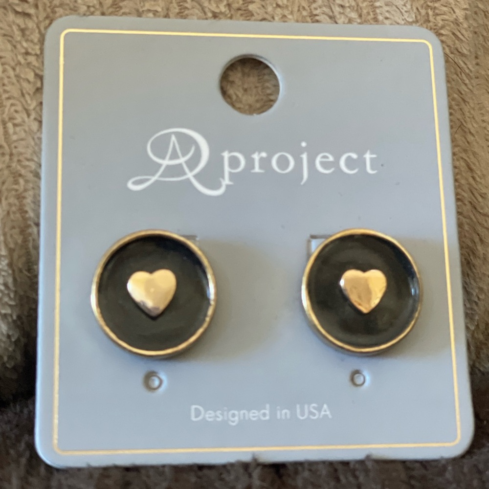 Gold and Black Heart Circle Stud Earrings — AD Project - Picture 3 of 8